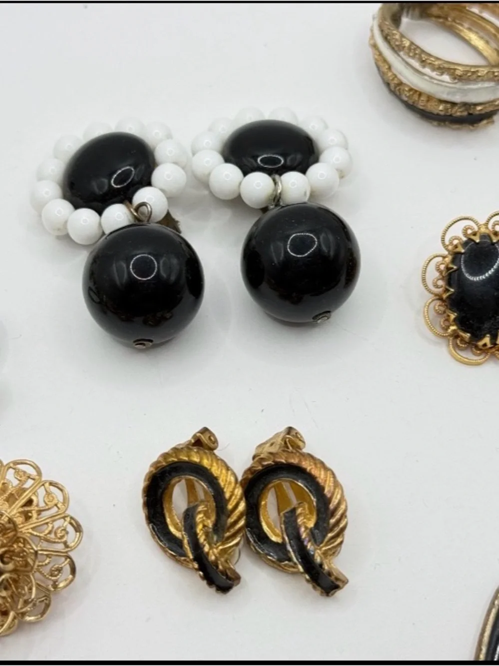 Vintage Black Gold Jewelry Lot - Picture 9 of 10